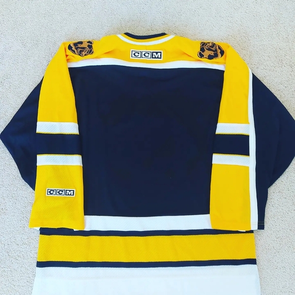CCM Boston Bruins Jersey size M - Picture 2 of 2